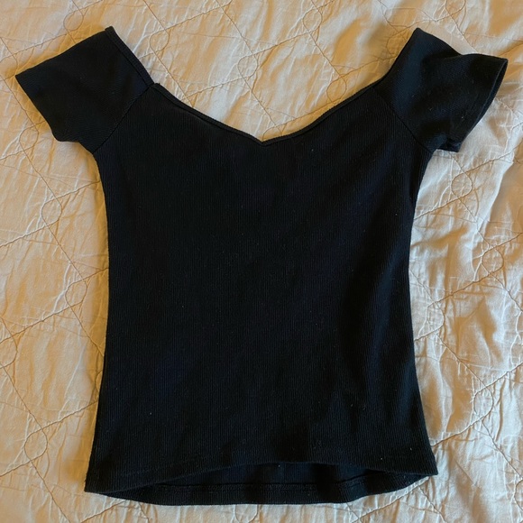 over the shoulder Abercrombie $ Fitch top - Picture 2 of 2